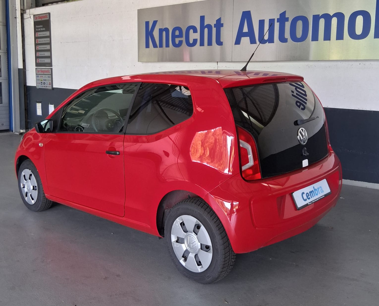 VW Up 1.0 take up-showroom-element-3