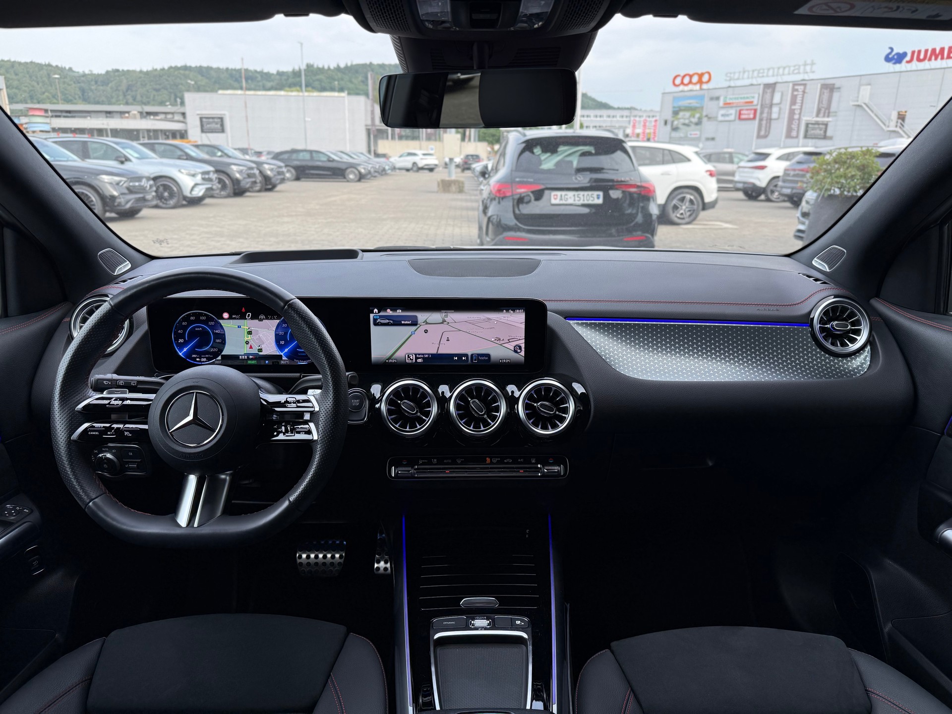MERCEDES-BENZ EQA 350 AMG Line 4Matic Swiss Star-showroom-element-3