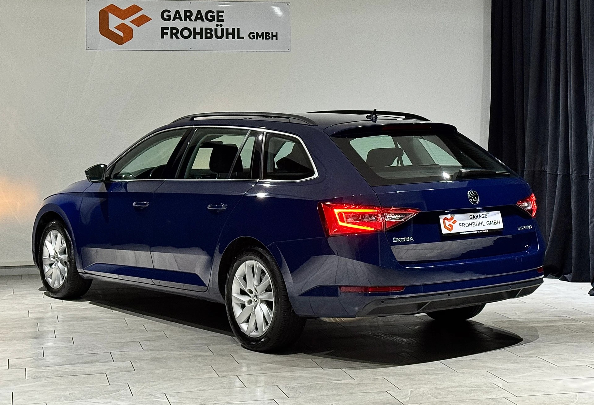 SKODA SKODA Superb Combi 1.8 TSI Ambition DSG | 1.Hand | AHK 1800Kg |-image-4