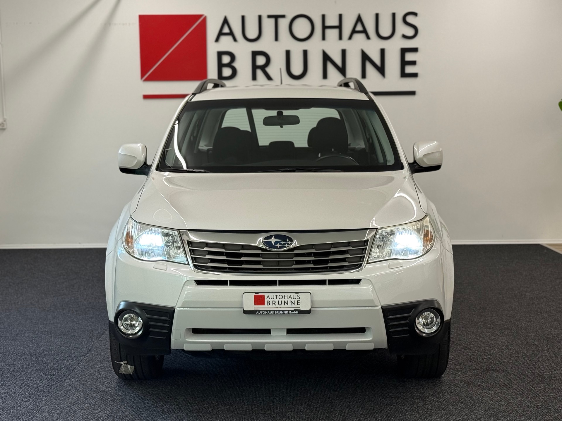 SUBARU Forester 2.0X Swiss Automatic-showroom-element-1