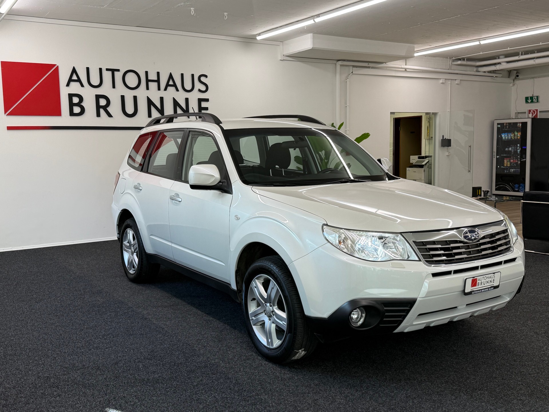 SUBARU Forester 2.0X Swiss Automatic-showroom-element-2