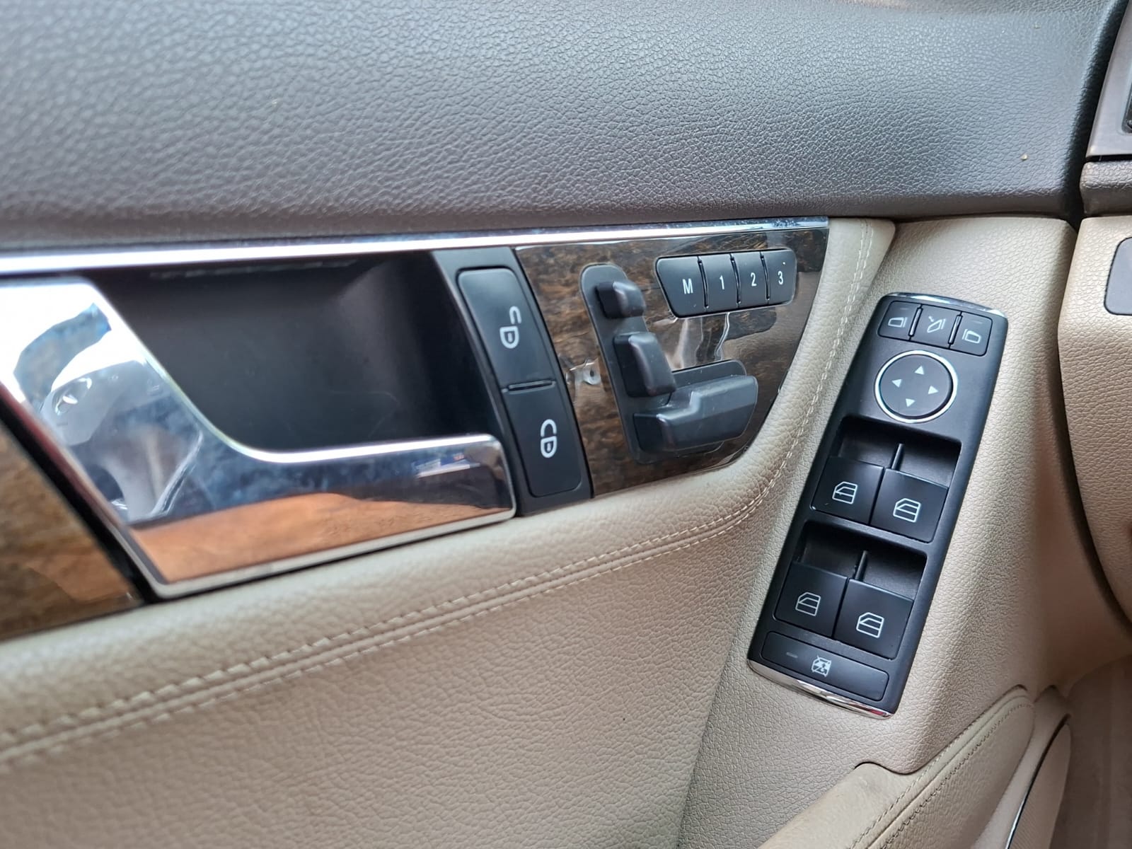 MERCEDES-BENZ C 350 Avantgarde 4Matic 7G-Tronic-image-17
