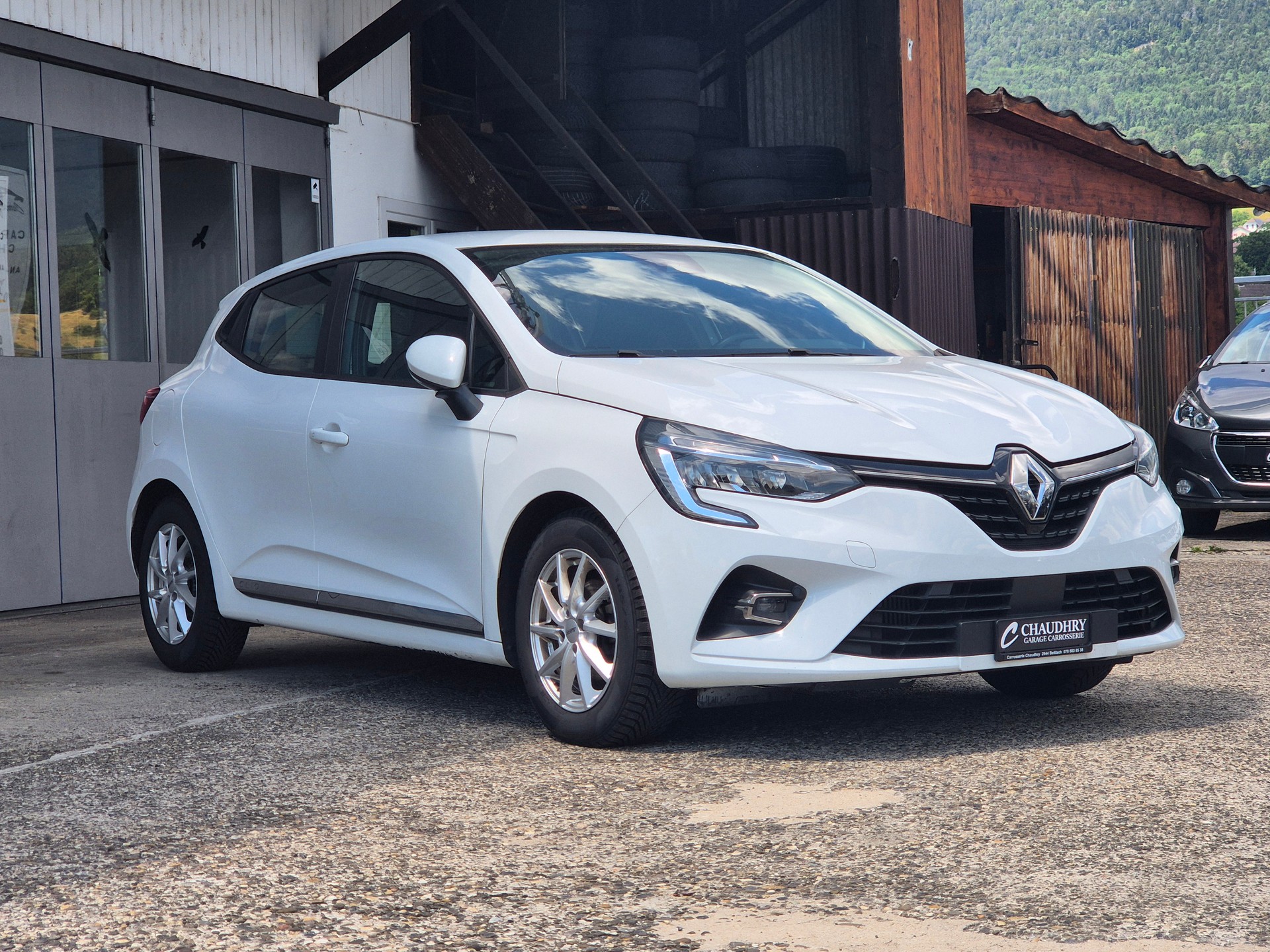 RENAULT Clio 1.0 Business-showroom-element-3
