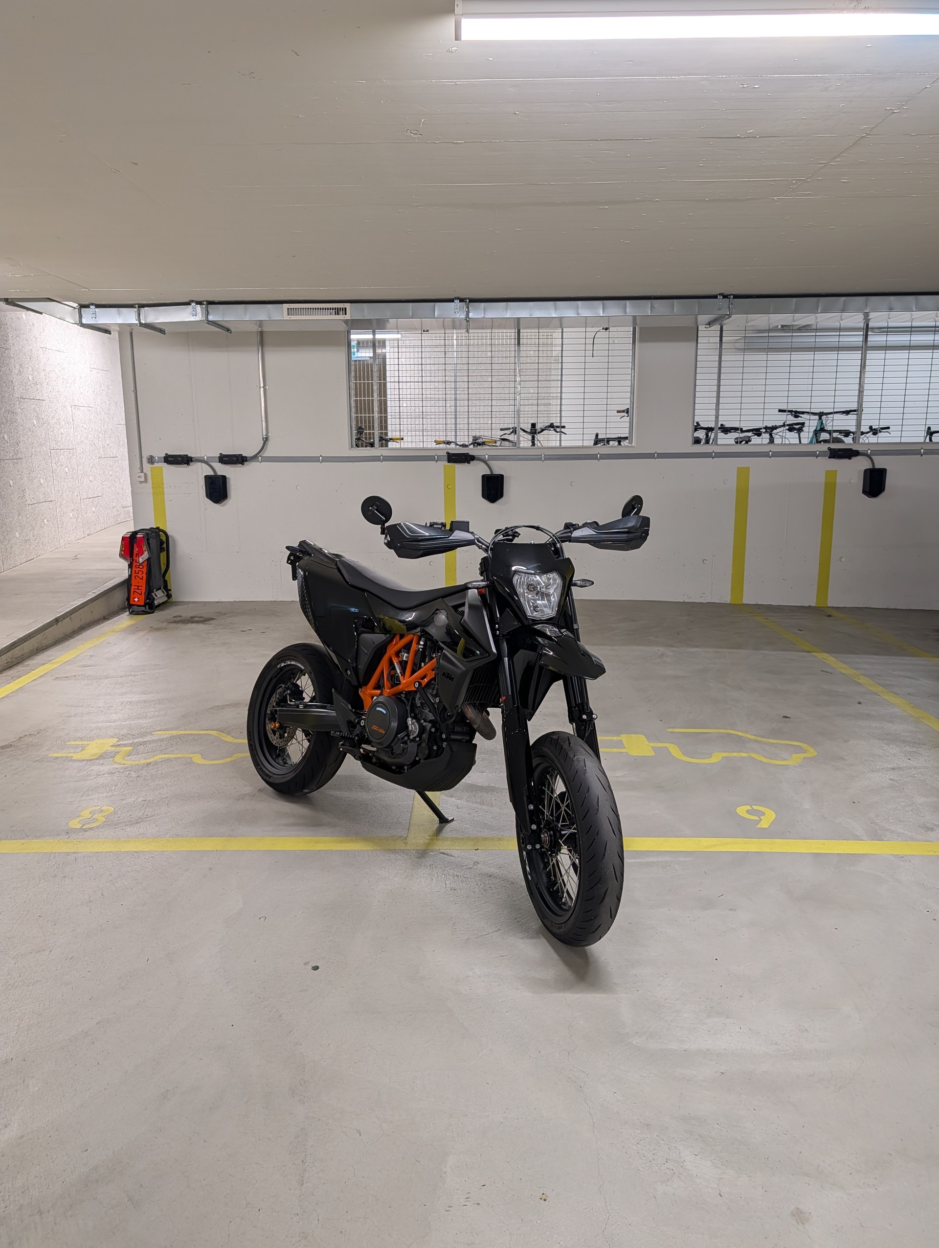 KTM 690 SMC R-image-2