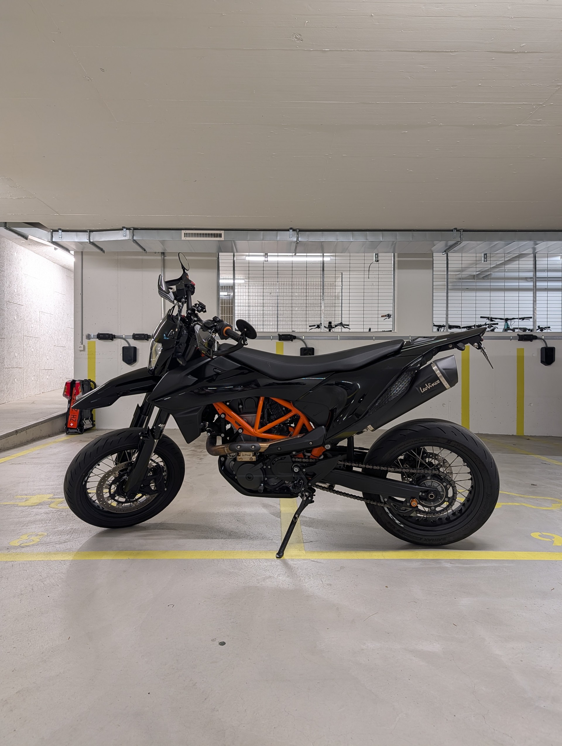 KTM 690 SMC R-image-1