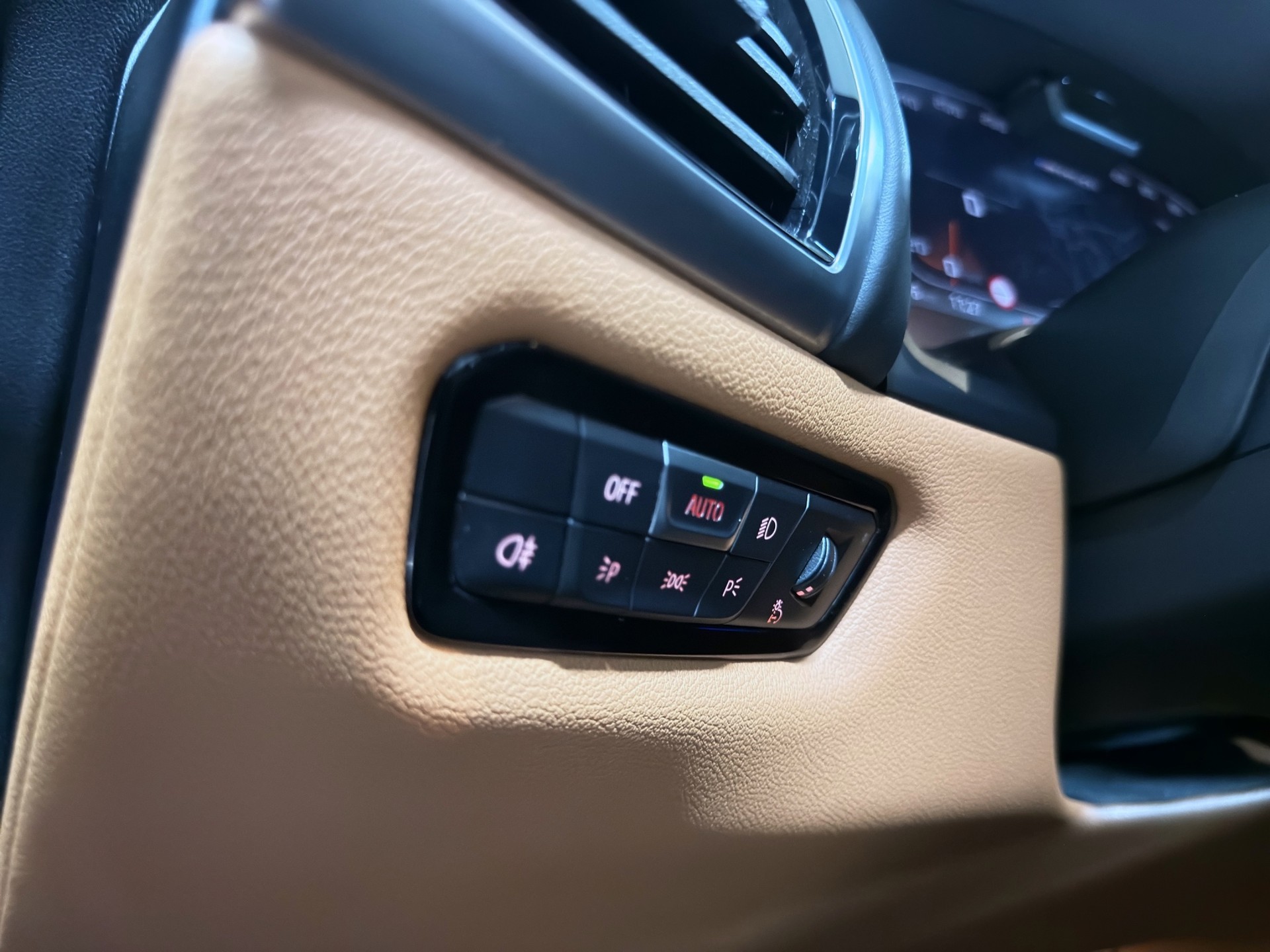 BMW M850i xDrive Steptronic-image-25