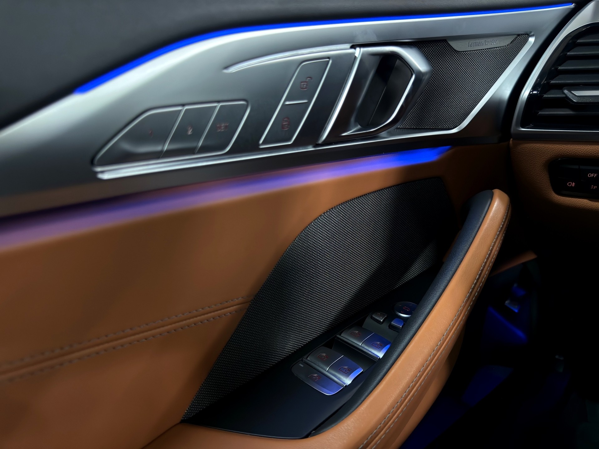 BMW M850i xDrive Steptronic-image-24
