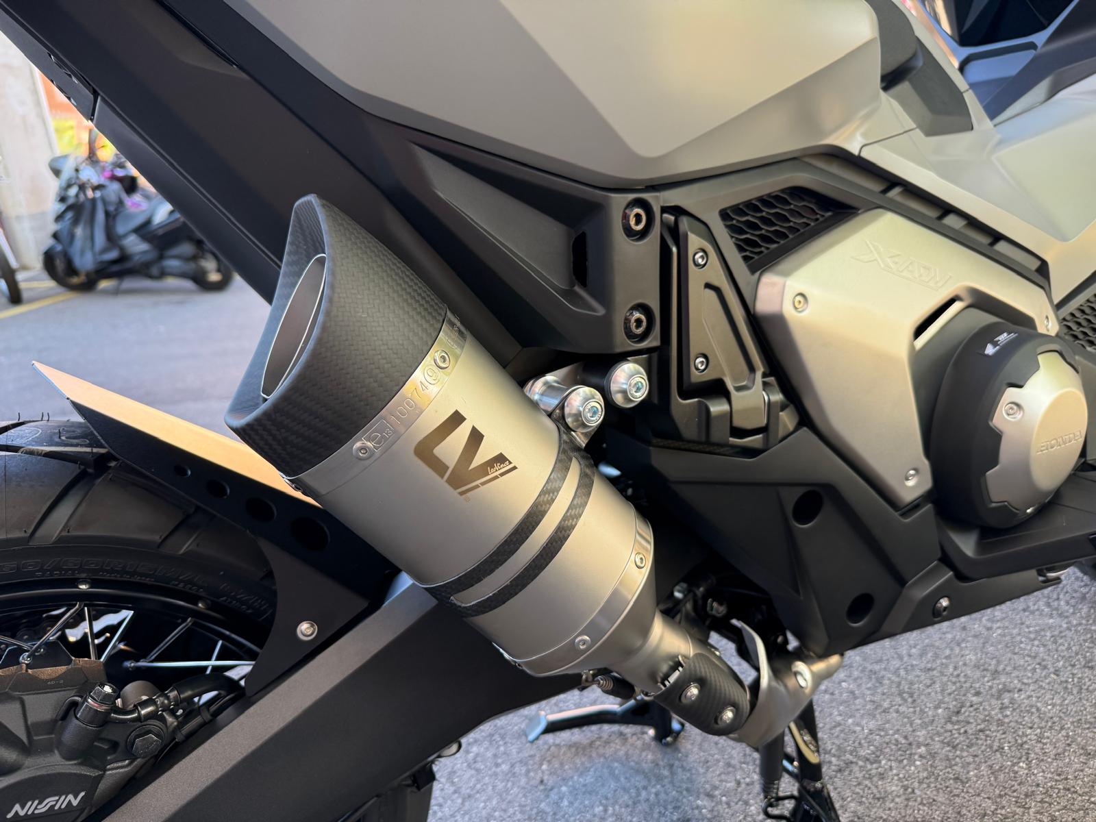HONDA X-ADV 750-image-12