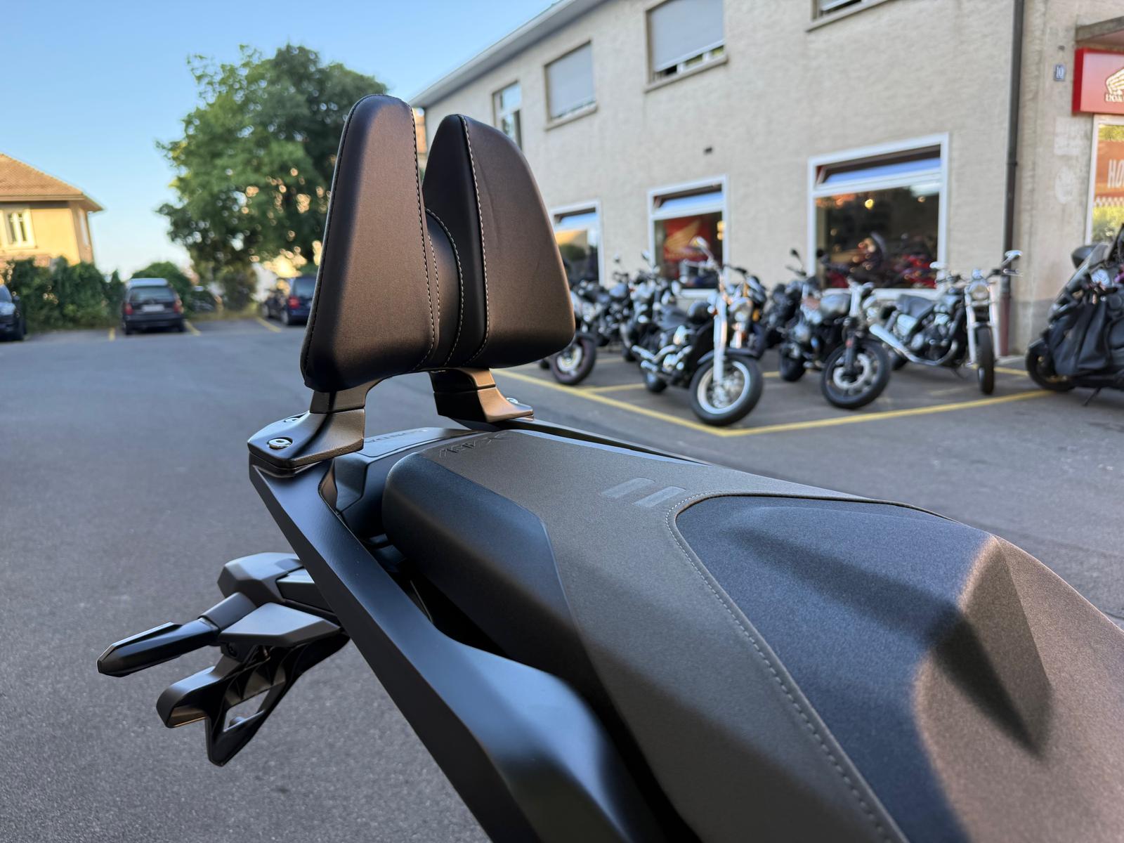 HONDA X-ADV 750-image-13