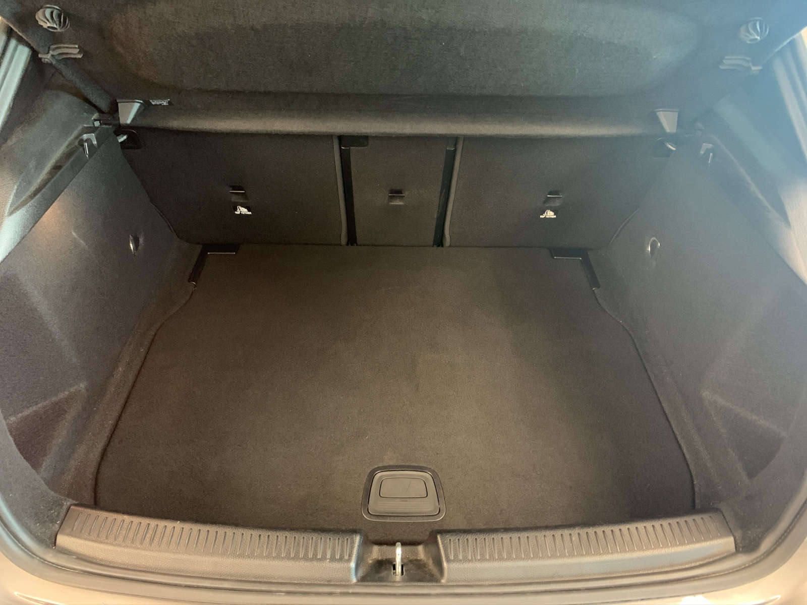 MERCEDES-BENZ A 180 AMG Line-image-12