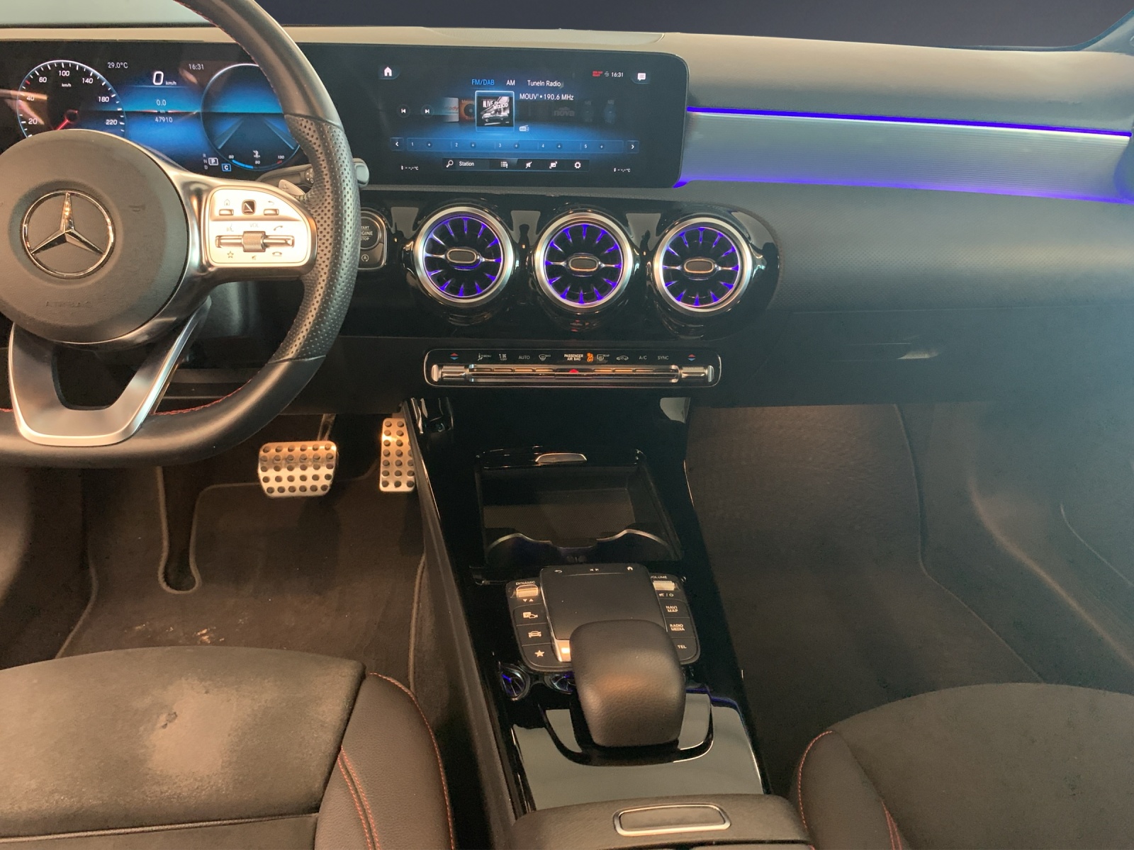 MERCEDES-BENZ A 180 AMG Line-image-8