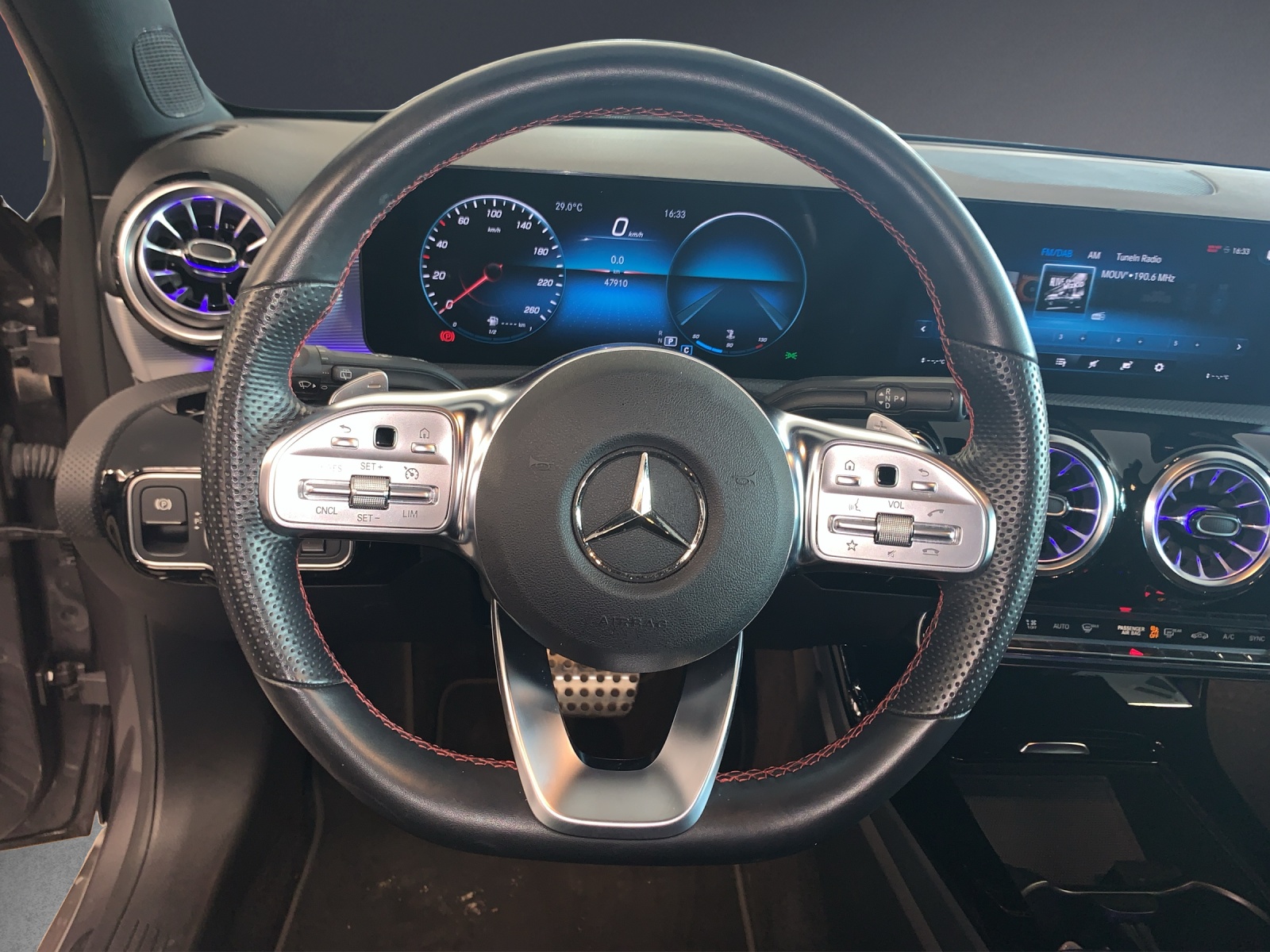 MERCEDES-BENZ A 180 AMG Line-image-7