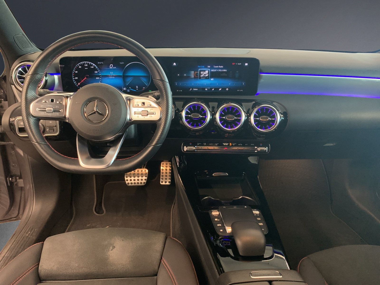 MERCEDES-BENZ A 180 AMG Line-image-6