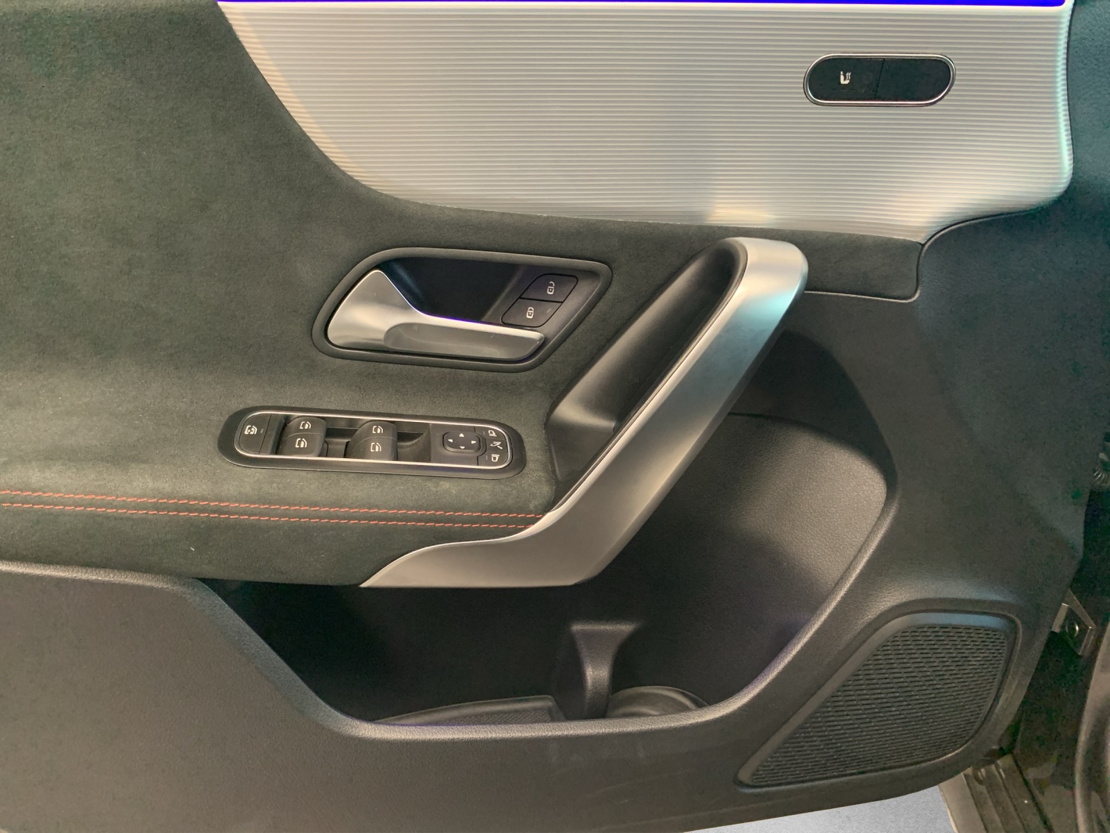 MERCEDES-BENZ A 180 AMG Line-image-9