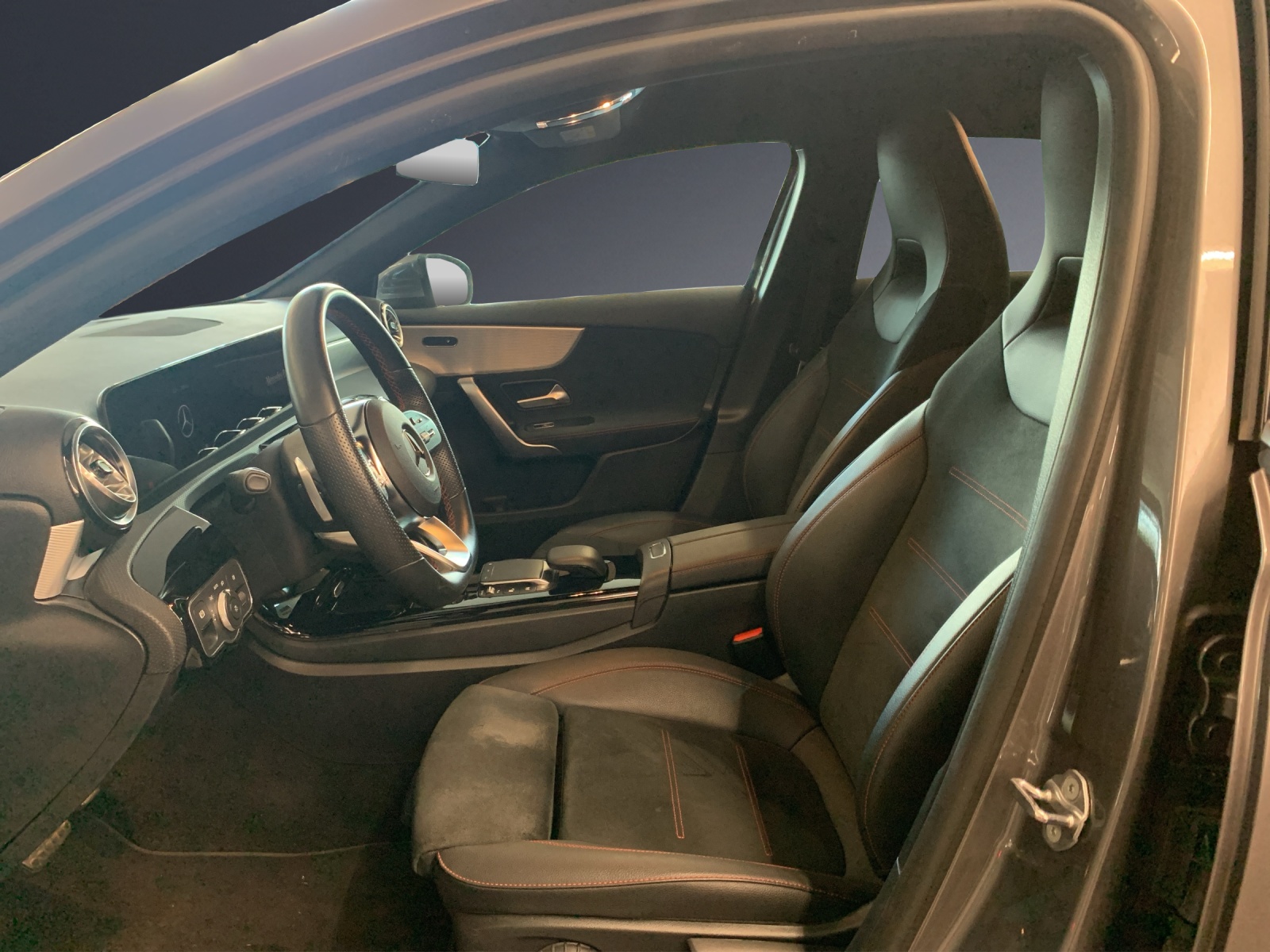 MERCEDES-BENZ A 180 AMG Line-image-5