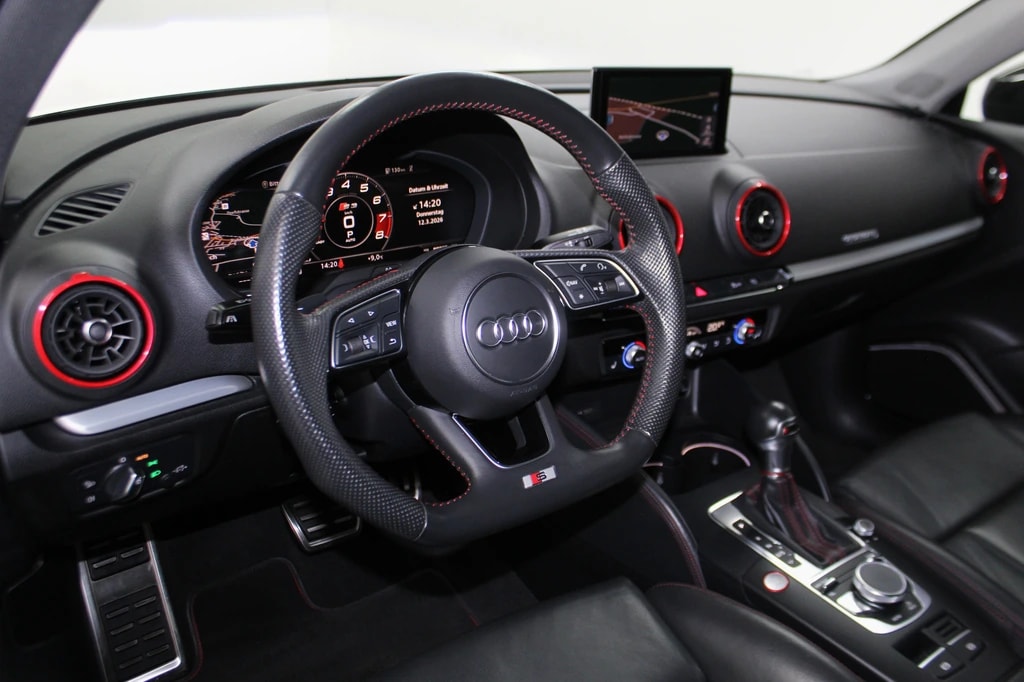 AUDI S3 Sportback 2.0 TFSI quattro S-tronic Black Edition / CH-Fahrzeug-image-10