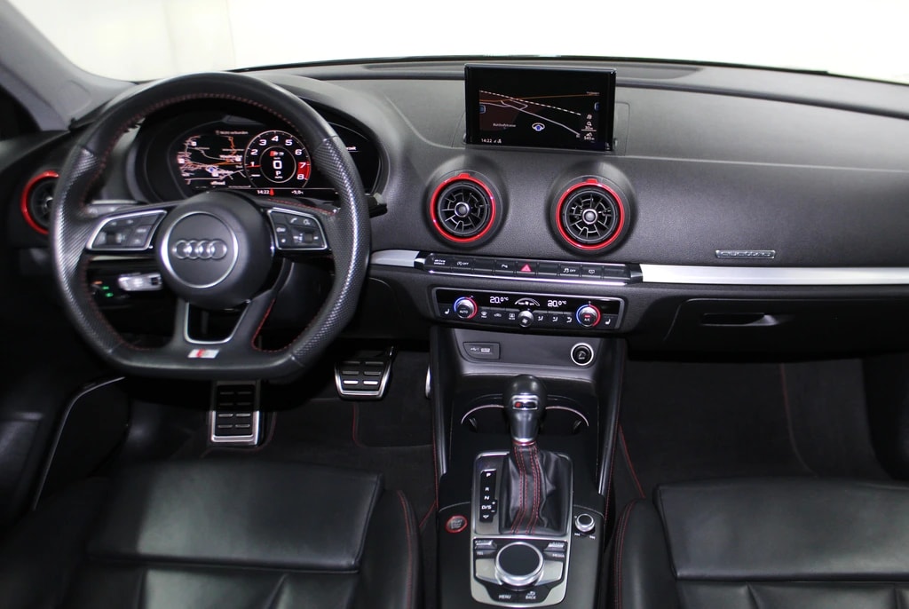 AUDI S3 Sportback 2.0 TFSI quattro S-tronic Black Edition / CH-Fahrzeug-image-12