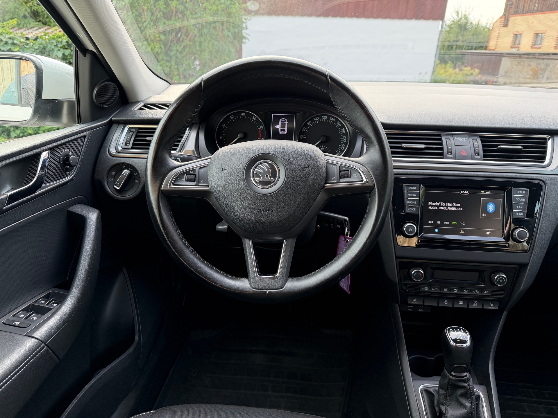 SKODA Rapid Spaceback 1.2 TSI Style-image-7