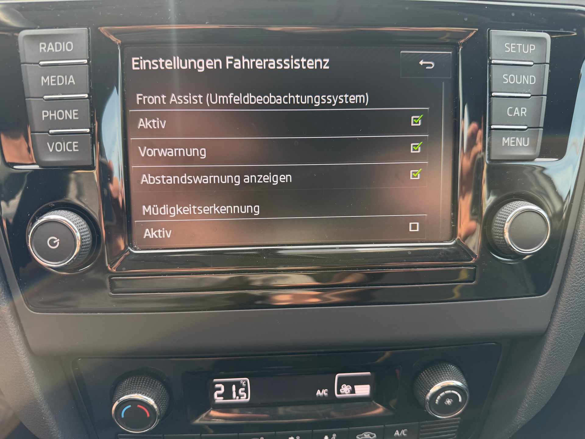 SKODA Rapid Spaceback 1.2 TSI Style-image-12