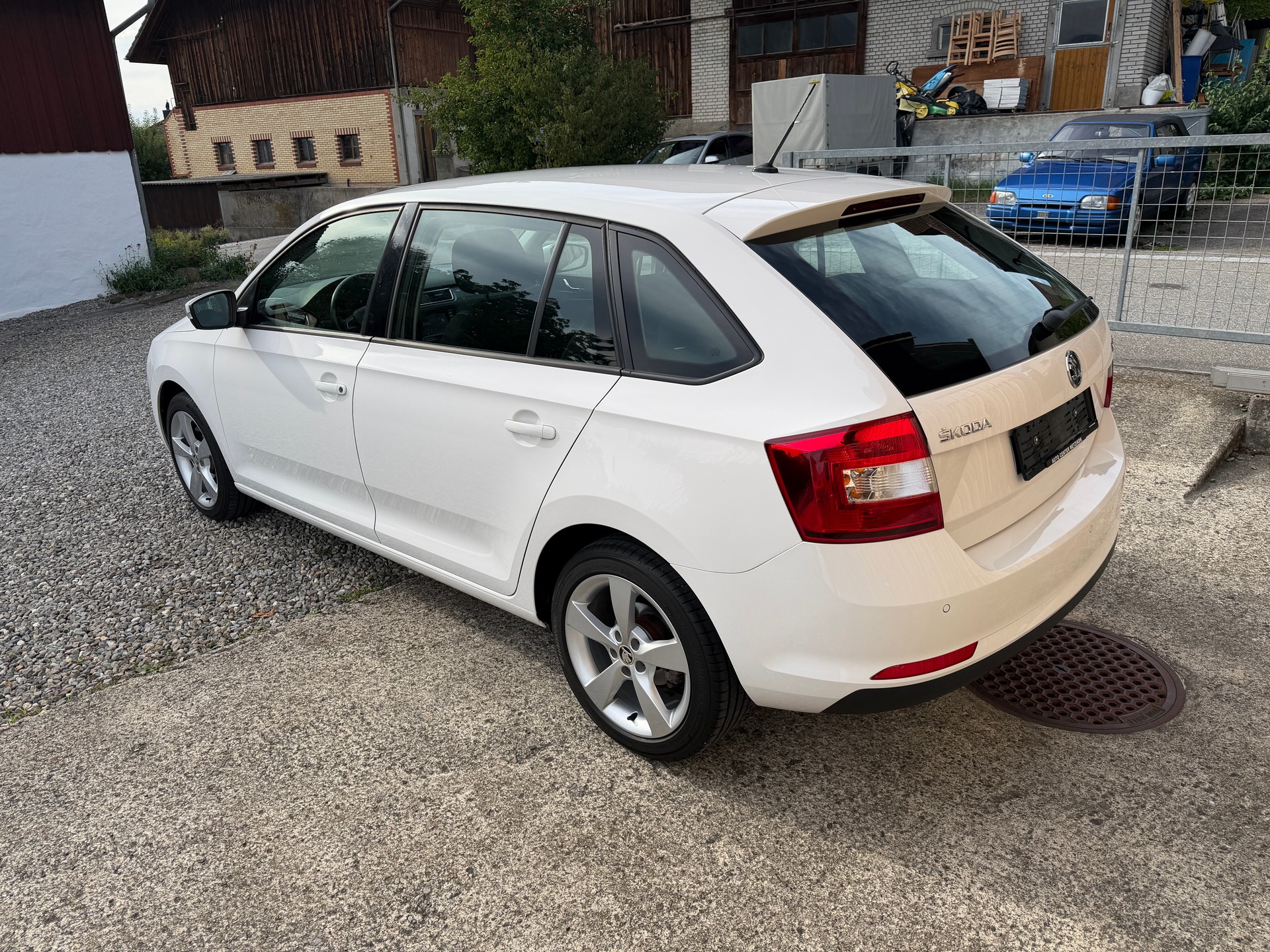 SKODA Rapid Spaceback 1.2 TSI Style-image-4