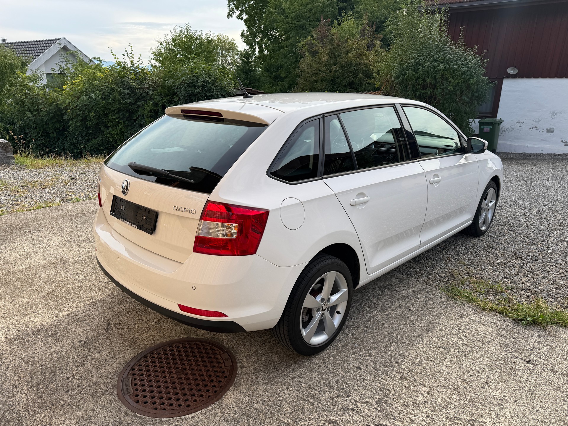 SKODA Rapid Spaceback 1.2 TSI Style-image-3