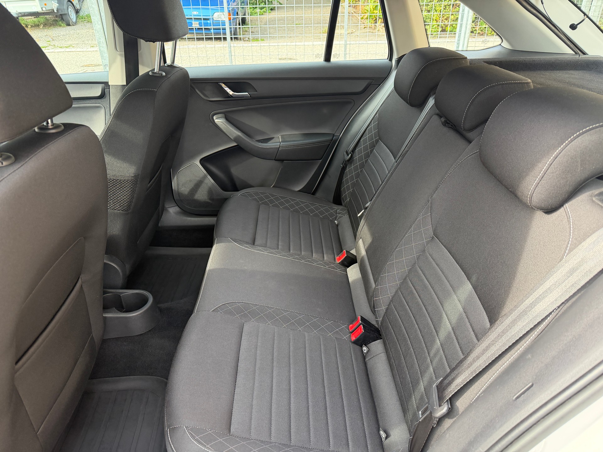 SKODA Rapid Spaceback 1.2 TSI Style-image-6