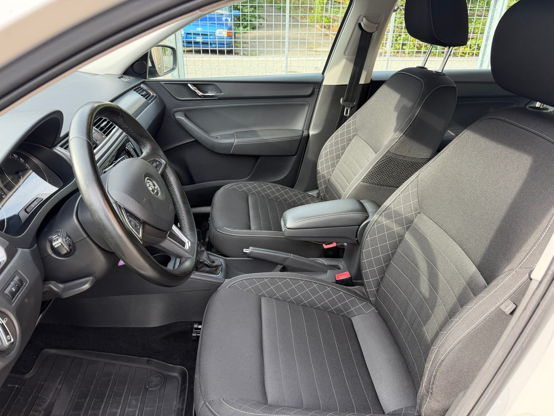 SKODA Rapid Spaceback 1.2 TSI Style-image-5
