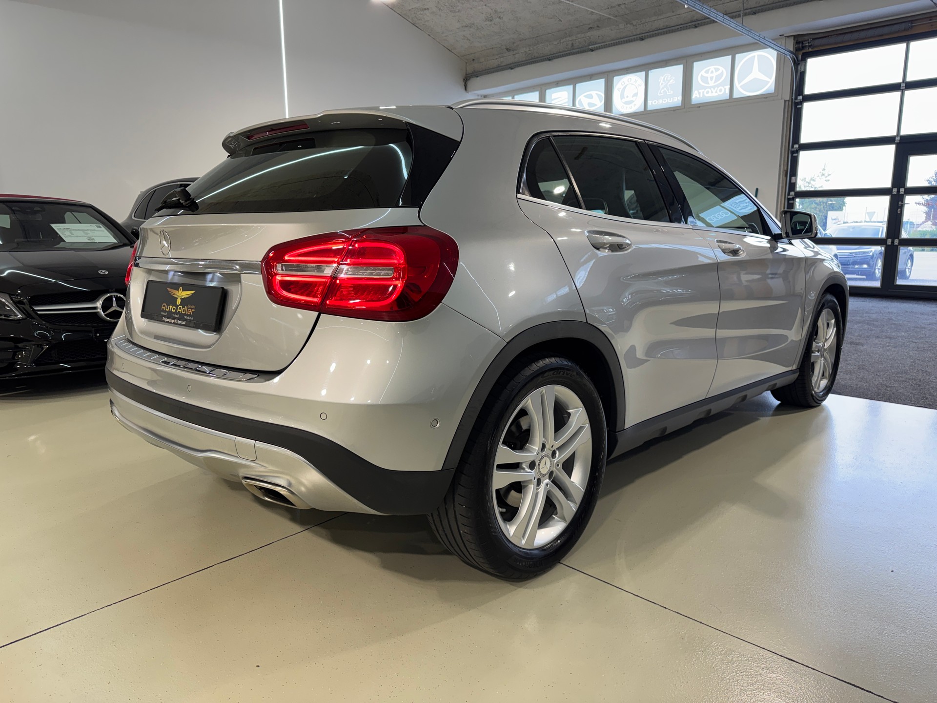 MERCEDES-BENZ GLA 250 Urban 4Matic 7G-DCT-image-4