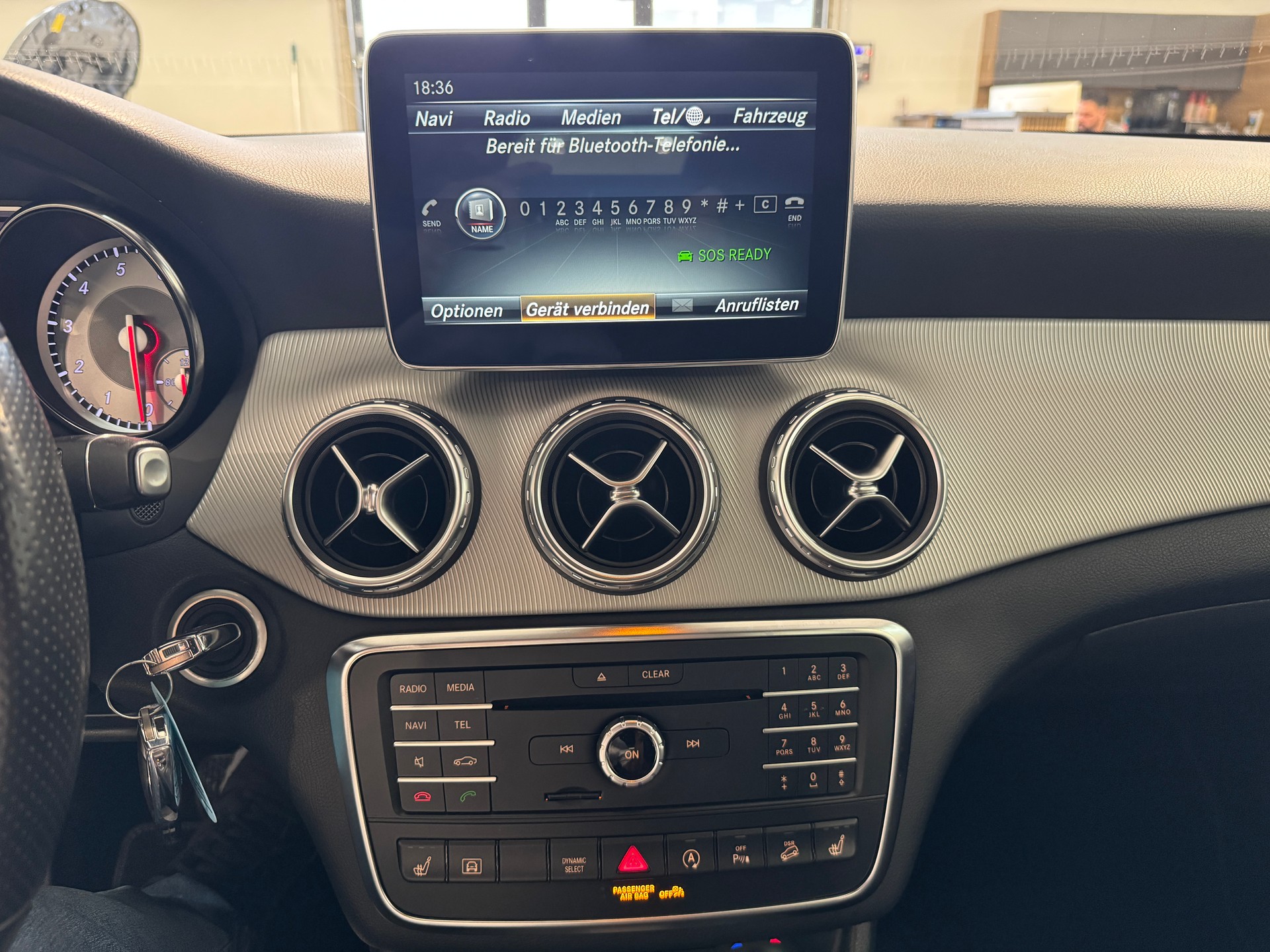 MERCEDES-BENZ GLA 250 Urban 4Matic 7G-DCT-image-23