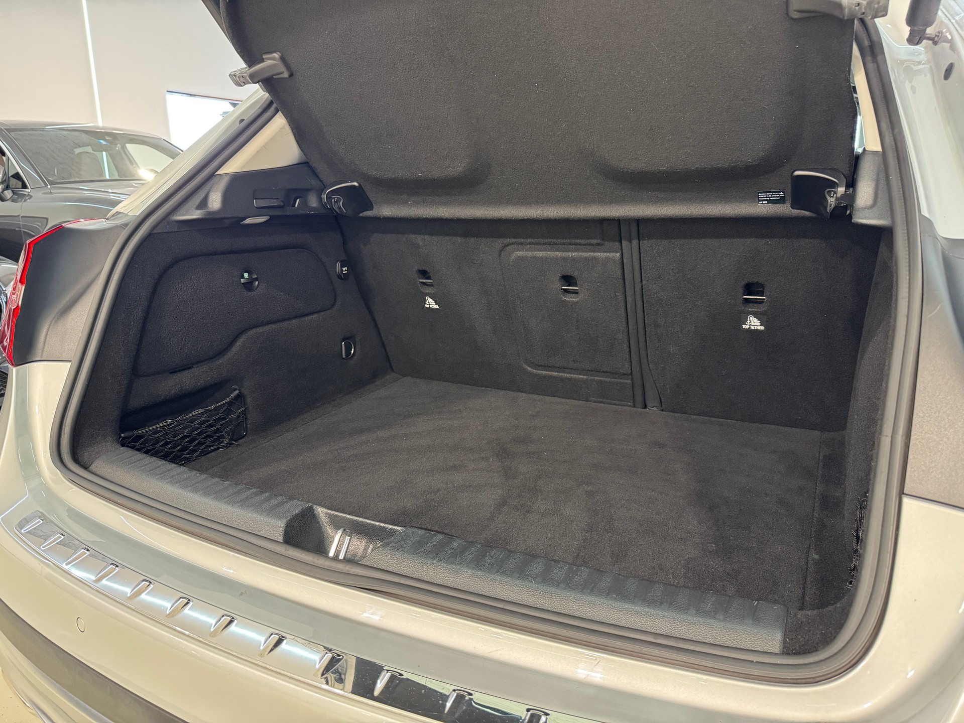 MERCEDES-BENZ GLA 250 Urban 4Matic 7G-DCT-image-9