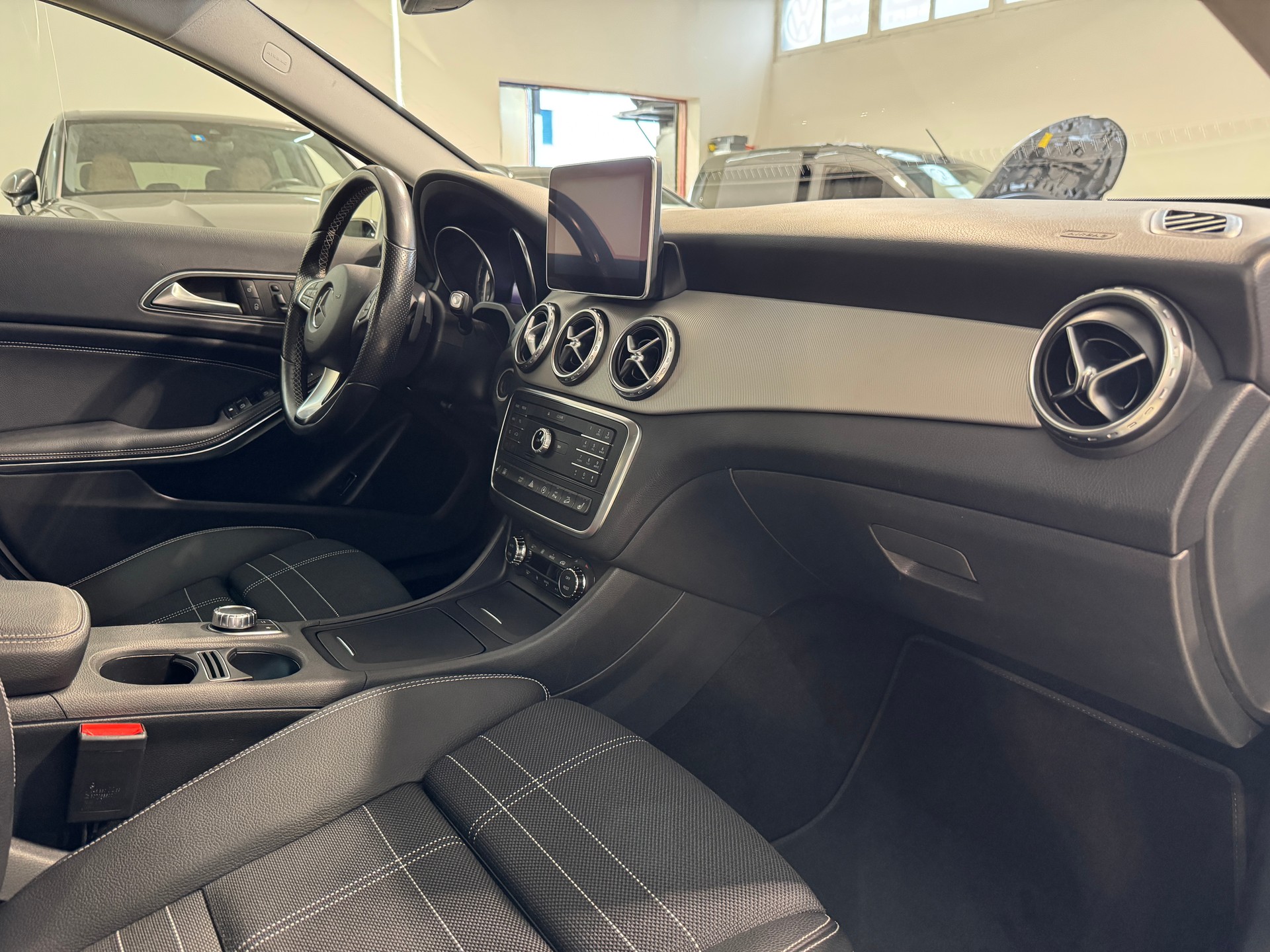 MERCEDES-BENZ GLA 250 Urban 4Matic 7G-DCT-image-15