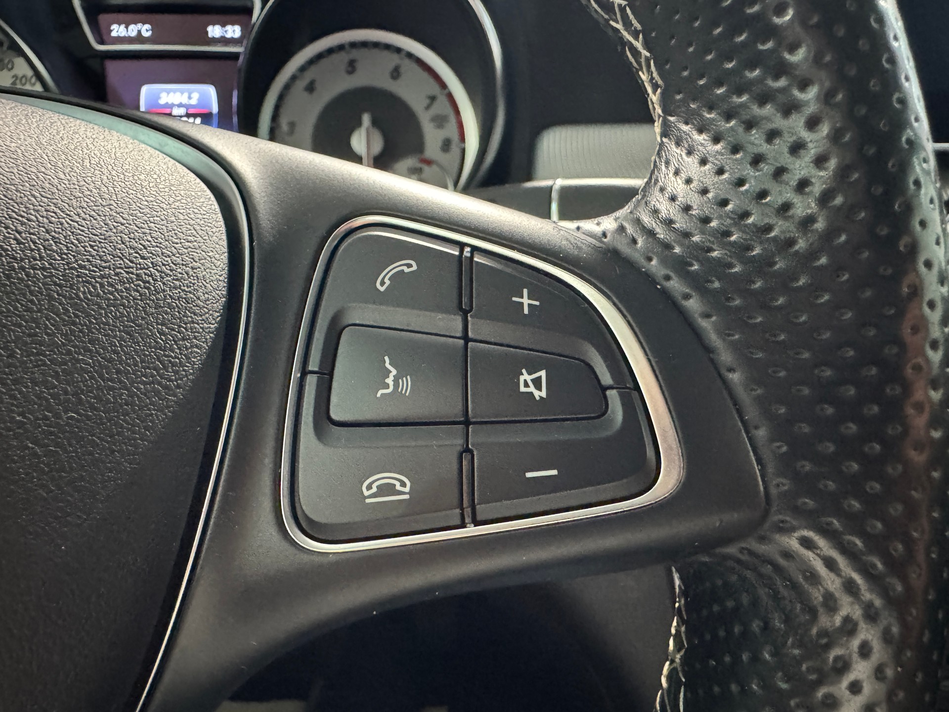 MERCEDES-BENZ GLA 250 Urban 4Matic 7G-DCT-image-18