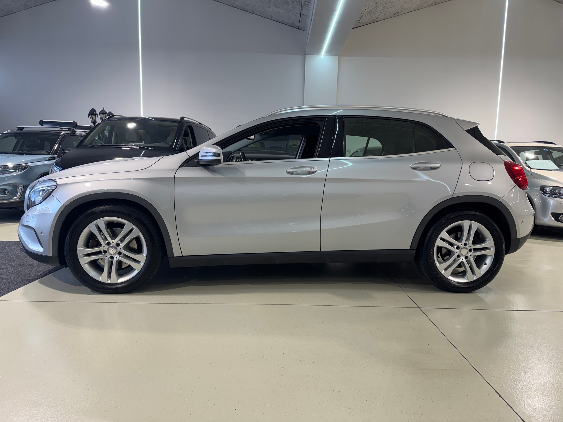 MERCEDES-BENZ GLA 250 Urban 4Matic 7G-DCT-image-5