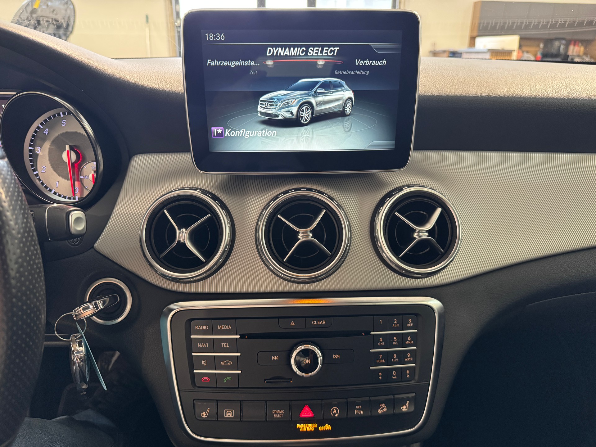 MERCEDES-BENZ GLA 250 Urban 4Matic 7G-DCT-image-24