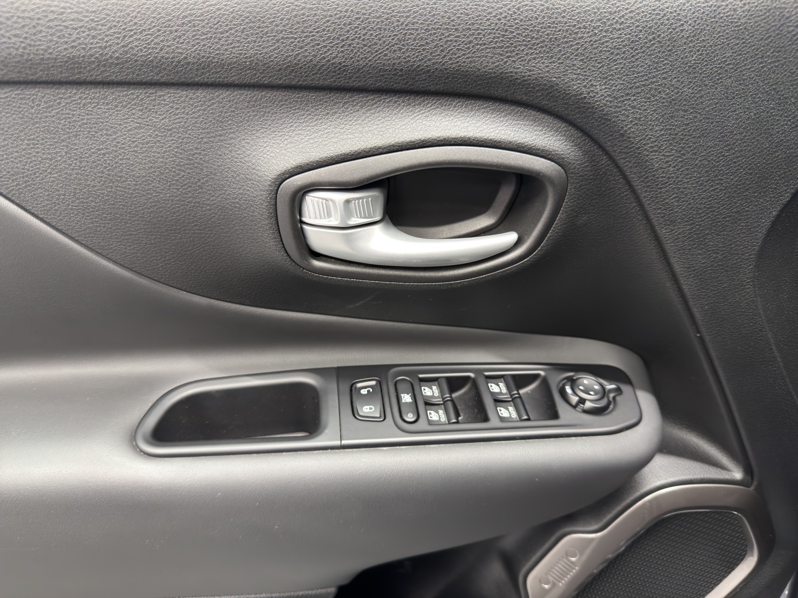 JEEP Renegade 1.5 Turbo Swiss Limited-image-11