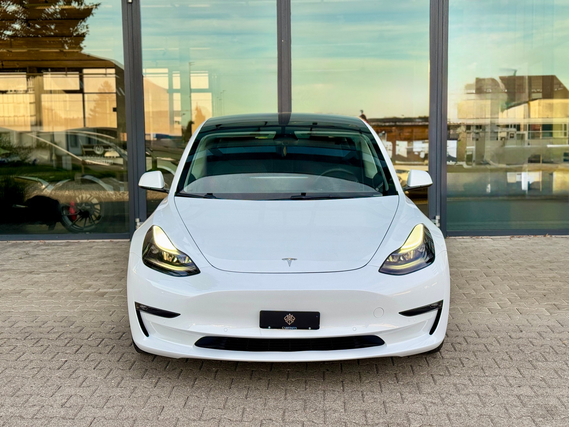 TESLA Model 3 Long Range Dual Motor AWD / Enhanced Autopilot / AMD Ryzen-showroom-element-1