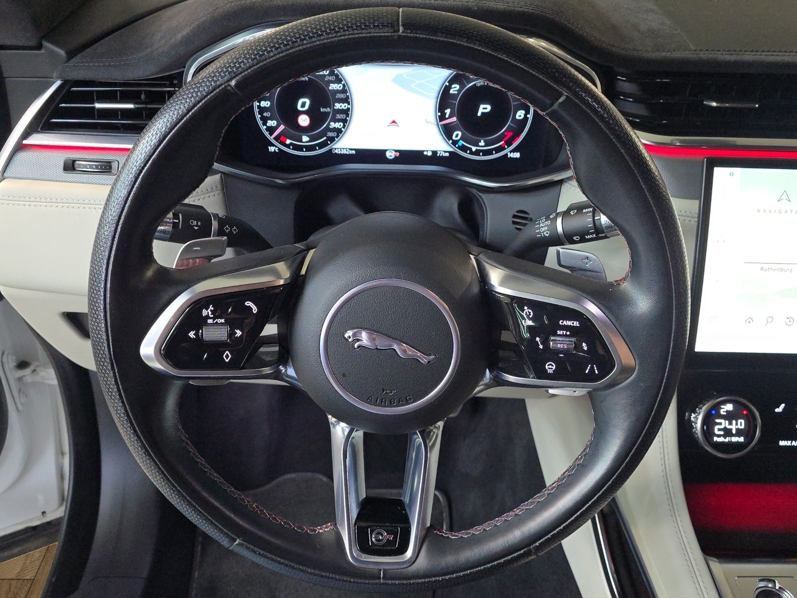 JAGUAR F-Pace 5.0 V8 SVR P550 AWD-image-10