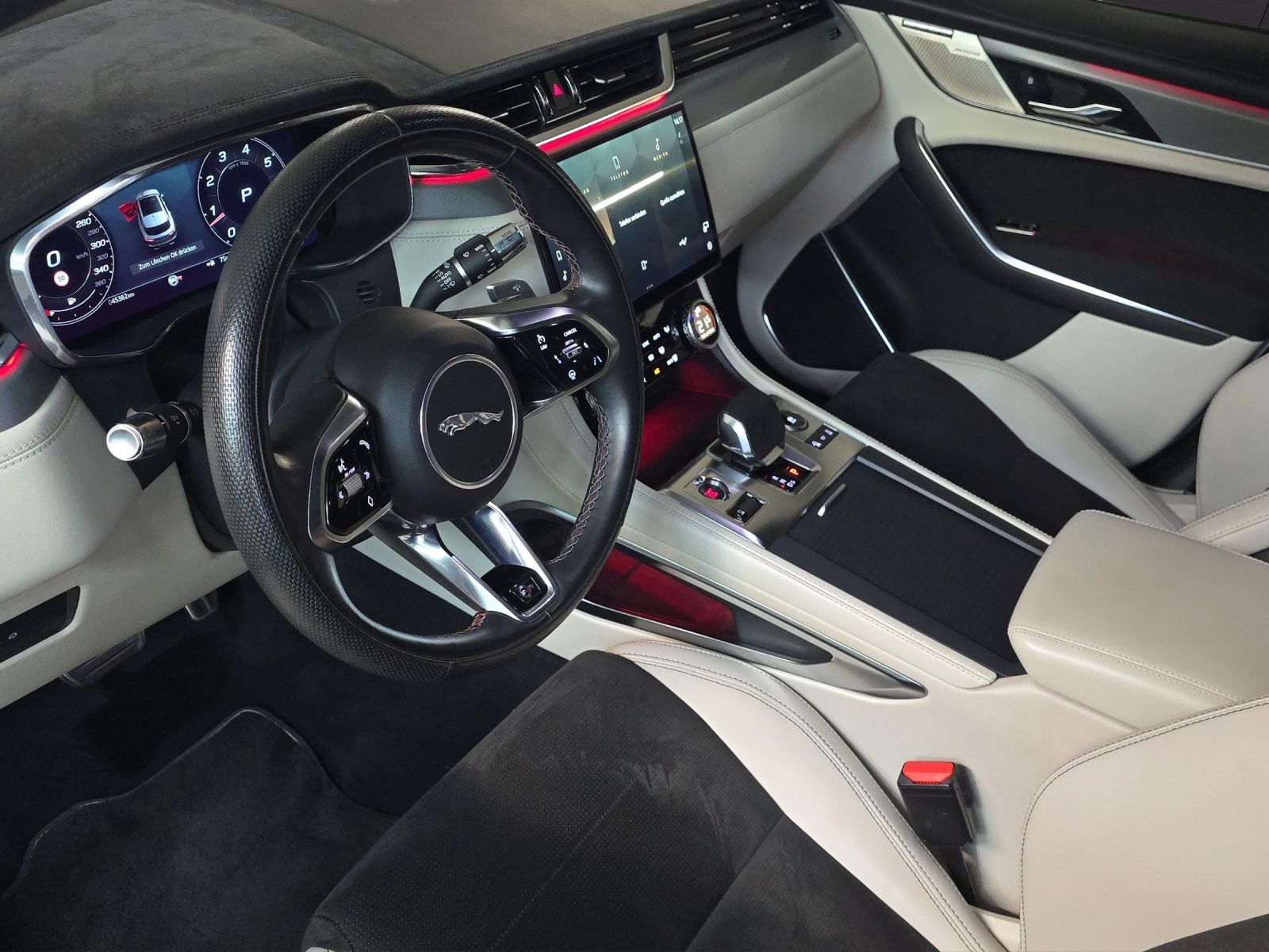 JAGUAR F-Pace 5.0 V8 SVR P550 AWD-image-9
