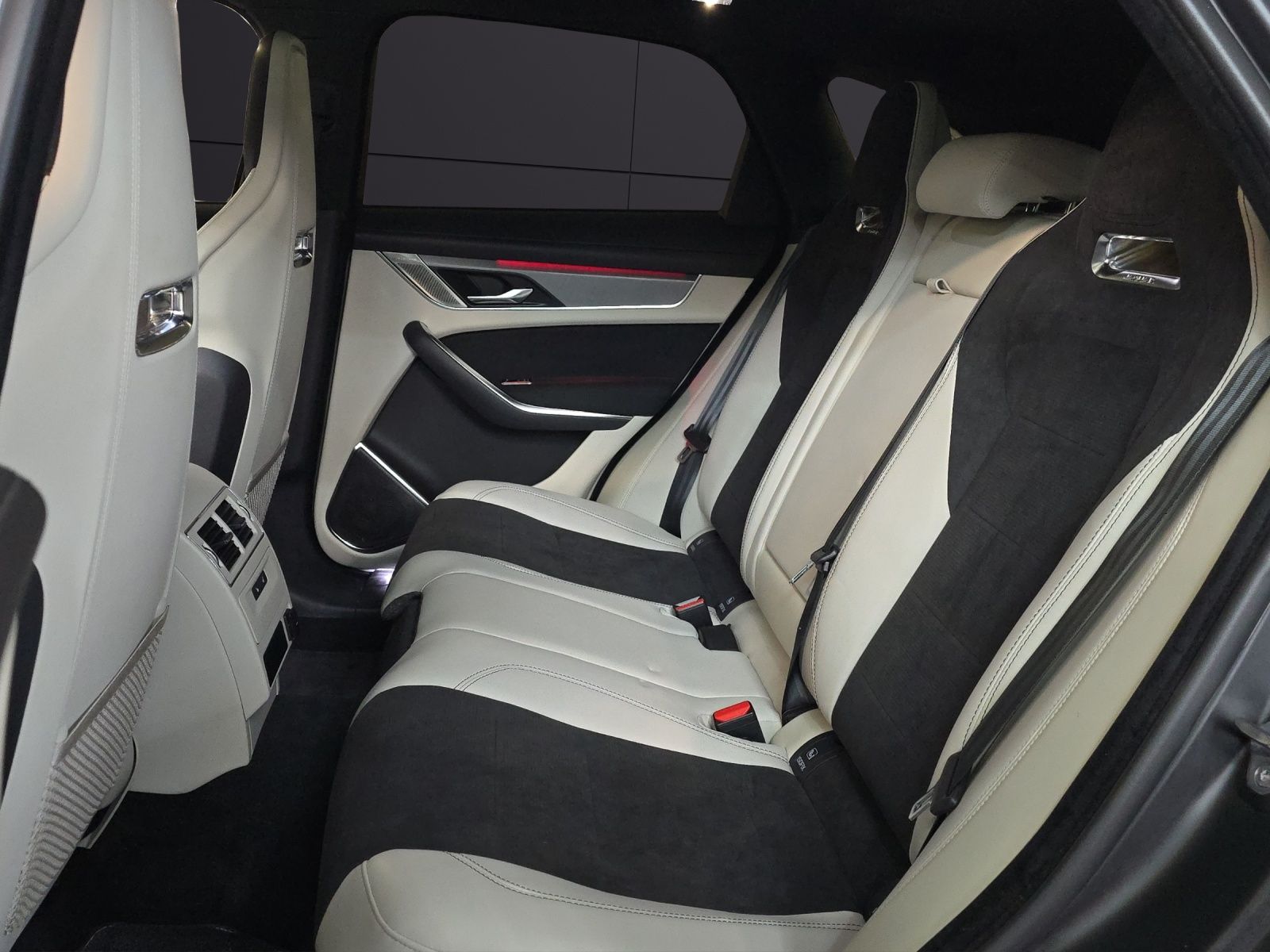 JAGUAR F-Pace 5.0 V8 SVR P550 AWD-image-21