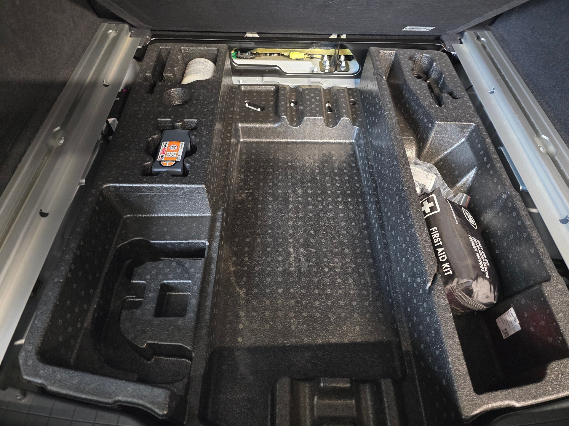 JAGUAR F-Pace 5.0 V8 SVR P550 AWD-image-26