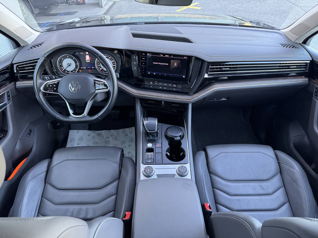 VW Touareg 3.0 V6 TDI Atmosphere-image-8