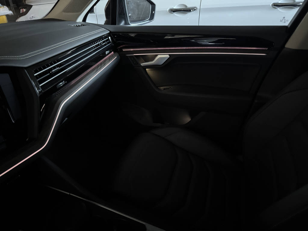 VW Touareg 3.0 V6 TDI Atmosphere-image-19