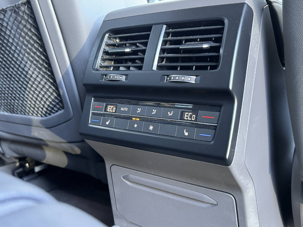 VW Touareg 3.0 V6 TDI Atmosphere-image-13