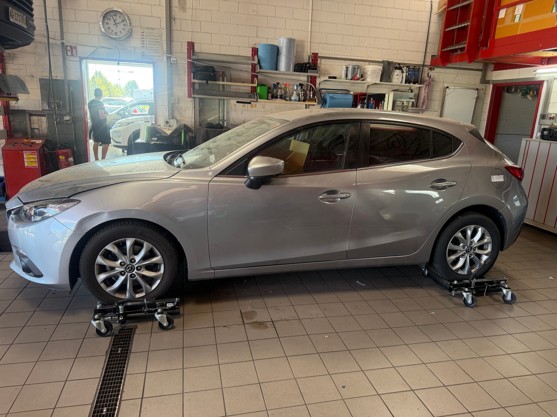 MAZDA 3 2.0 16V Revolution Activematic-showroom-element-3