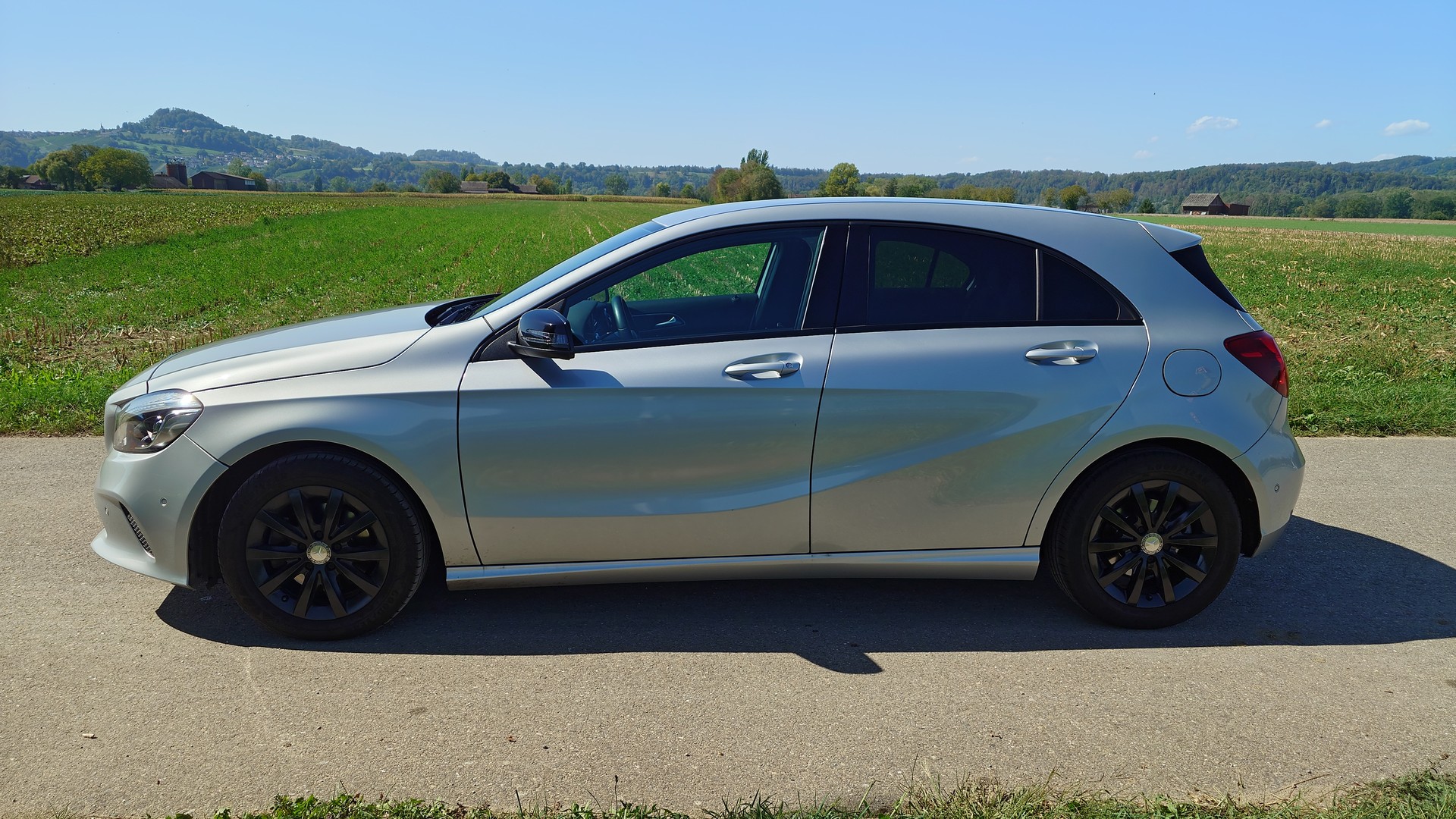 MERCEDES-BENZ A 180 Night Star 7G-DCT-showroom-element-1