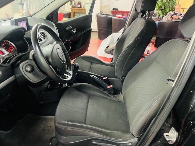 RENAULT Clio Grandtour 1.2 16V Turbo Expression-image-11