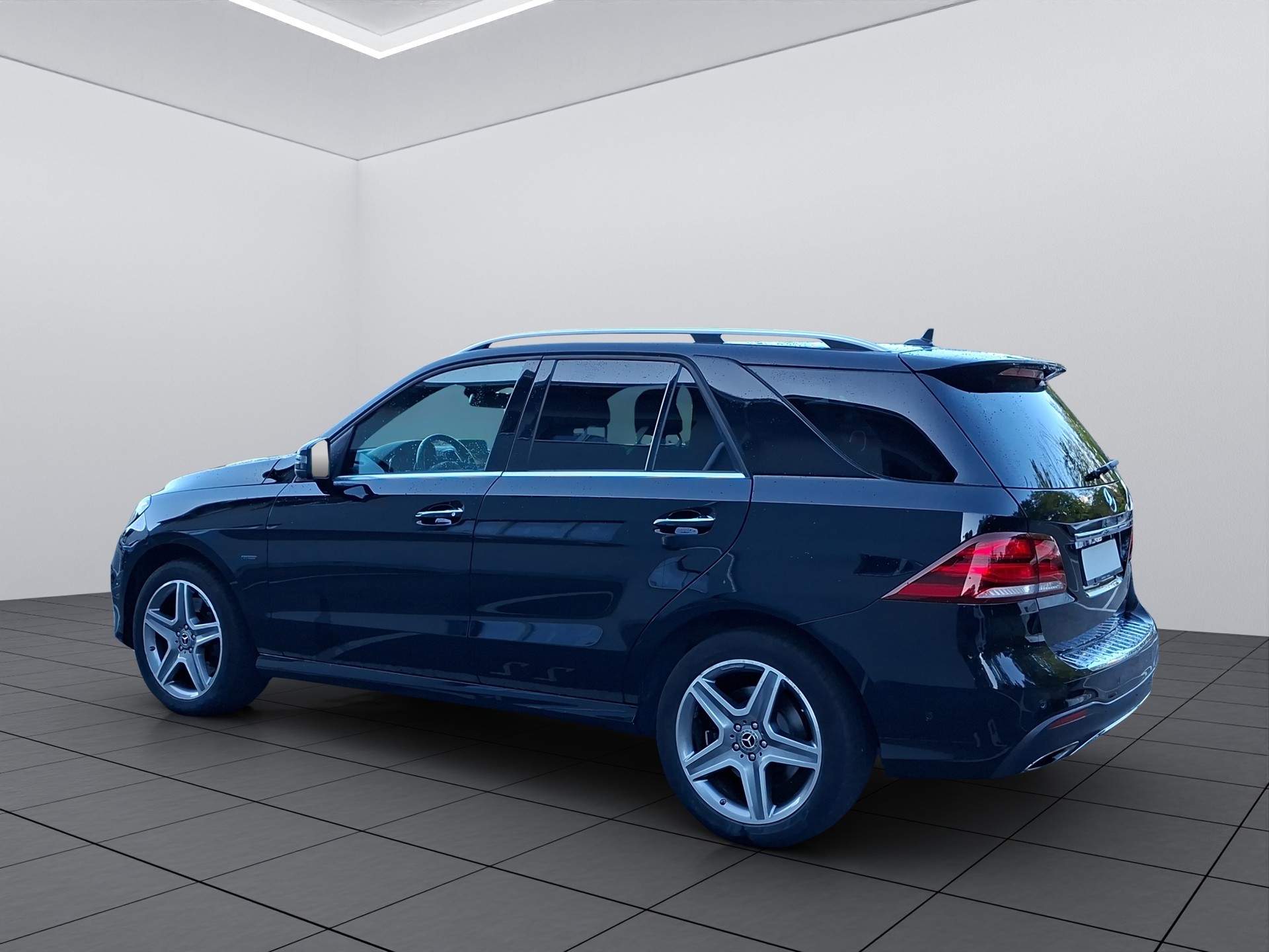 MERCEDES-BENZ GLE 500 e 4Matic 7G-Tronic-showroom-element-2