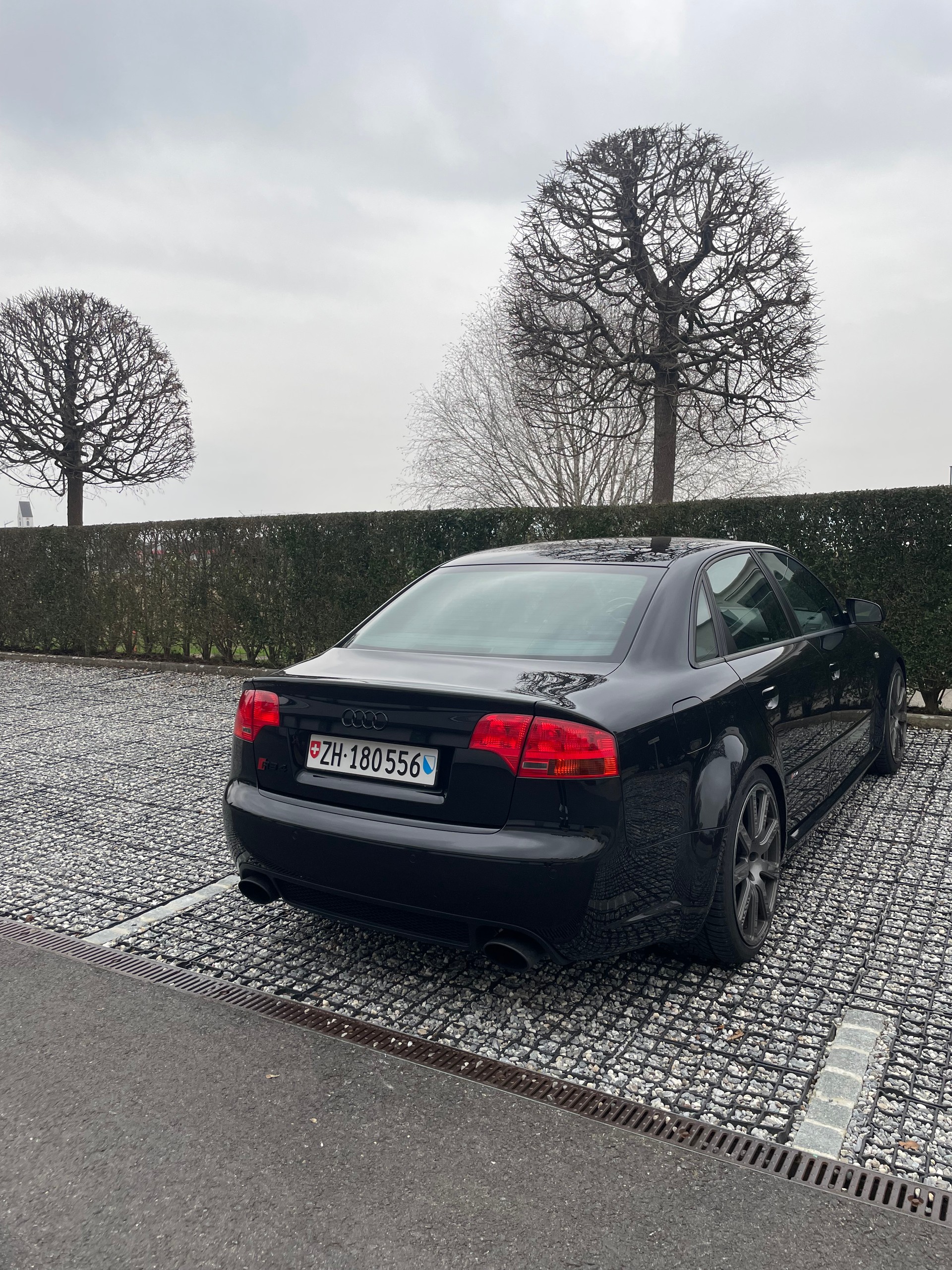 AUDI 4.2 V8 quattro-image-2