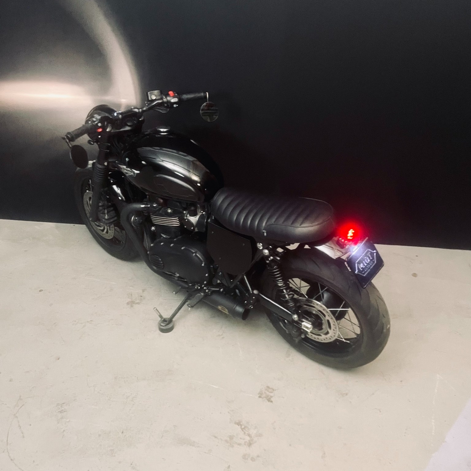 TRIUMPH Bonneville T120 Black-image-2