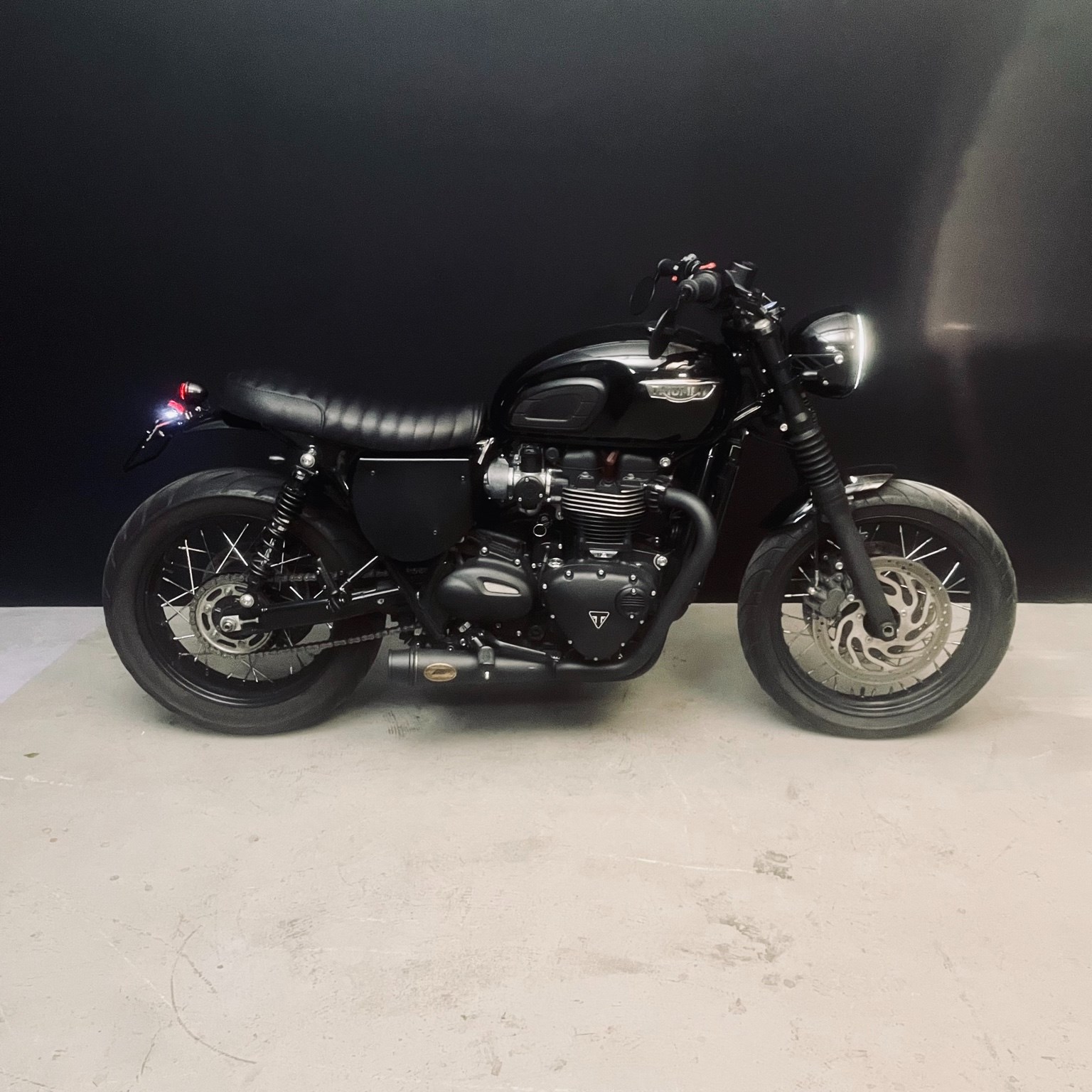 TRIUMPH Bonneville T120 Black-image-1